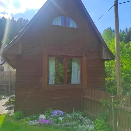 Romanticka Chata Pre Hosti S Ohniskom Chalet *
